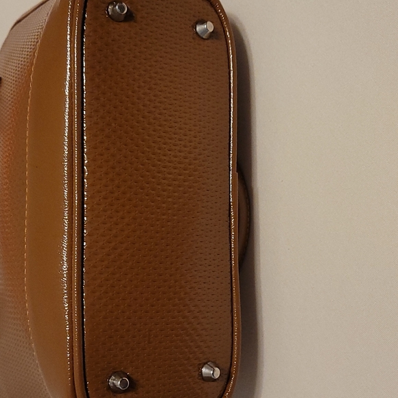 On Hold Leather purse made in Ecuador 🇪🇨 8in and 10 width Host pick 🥳🎉 New - Picture 5 of 12